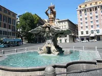 Trevi Fountain With Tv Movie Theatre * רומא